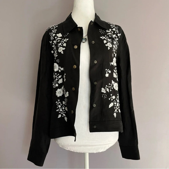Via Seta Jackets & Blazers - Via Seta Black Silk-Linen
Embroidered Jacket - Size 12